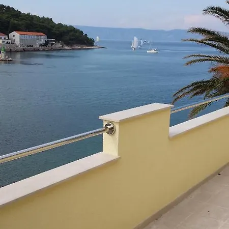 Sea View Near The S2-jelsa Center Апартаменты Елса