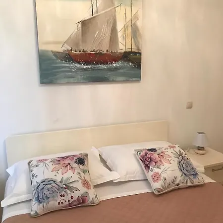 Apartment Sea View Near The S2-jelsa Center *