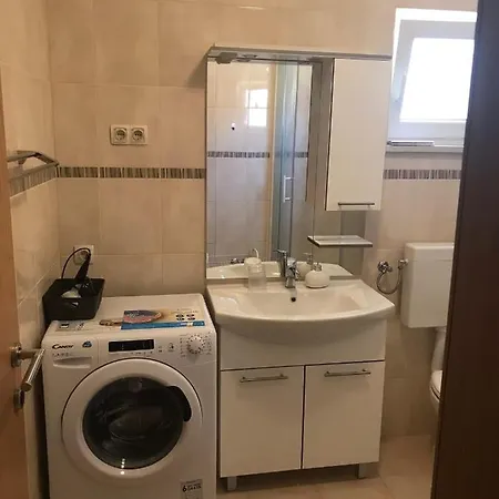 Апартаменты Sea View Near The S2-jelsa Center Елса