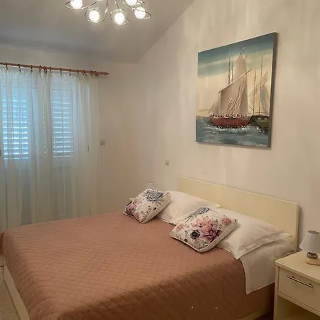 Апартаменты Sea View Near The S2-jelsa Center